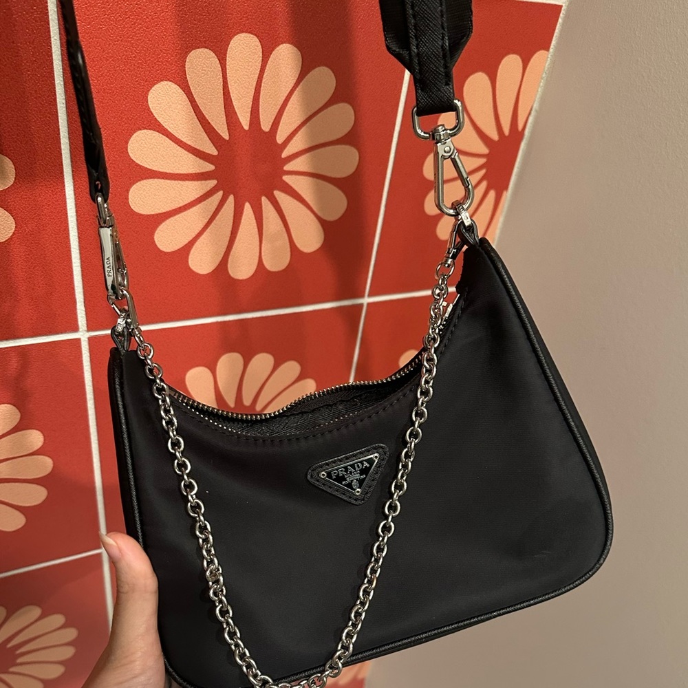 Nylon Re-edition 2005 Shoulder Bag inspired